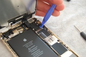 Como cambiar la pantalla del iPhone 6 plus - 9