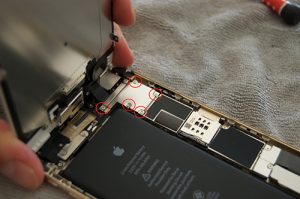 Como cambiar la pantalla del iPhone 6 plus - 5
