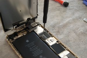 Como cambiar la pantalla del iPhone 6 plus - 6